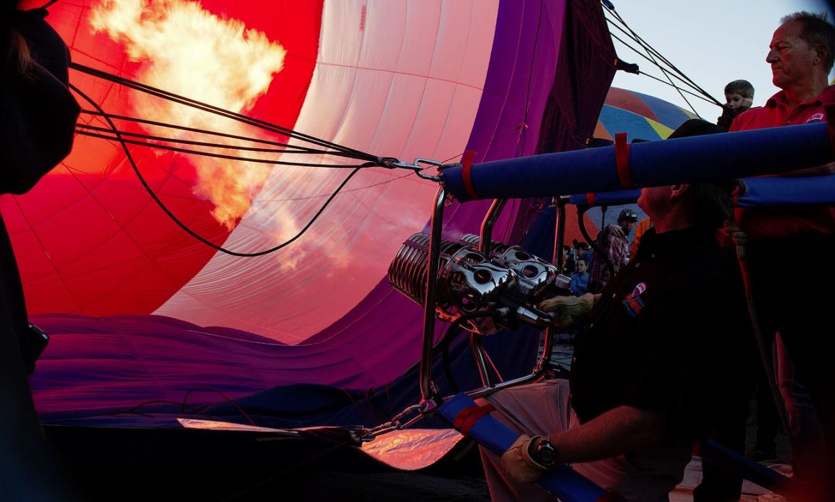 RE/MAX Balloon Inflation