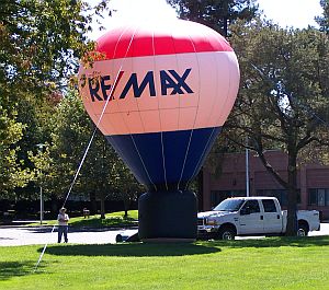 RE/MAX 26 ft. cold air balloon